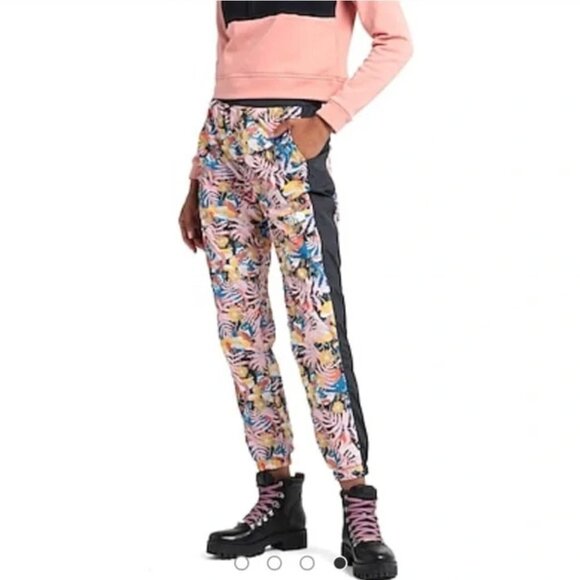 The North Face Groovy Floral Printed Hydrenaline Jogger Pants - Picture 5 of 9